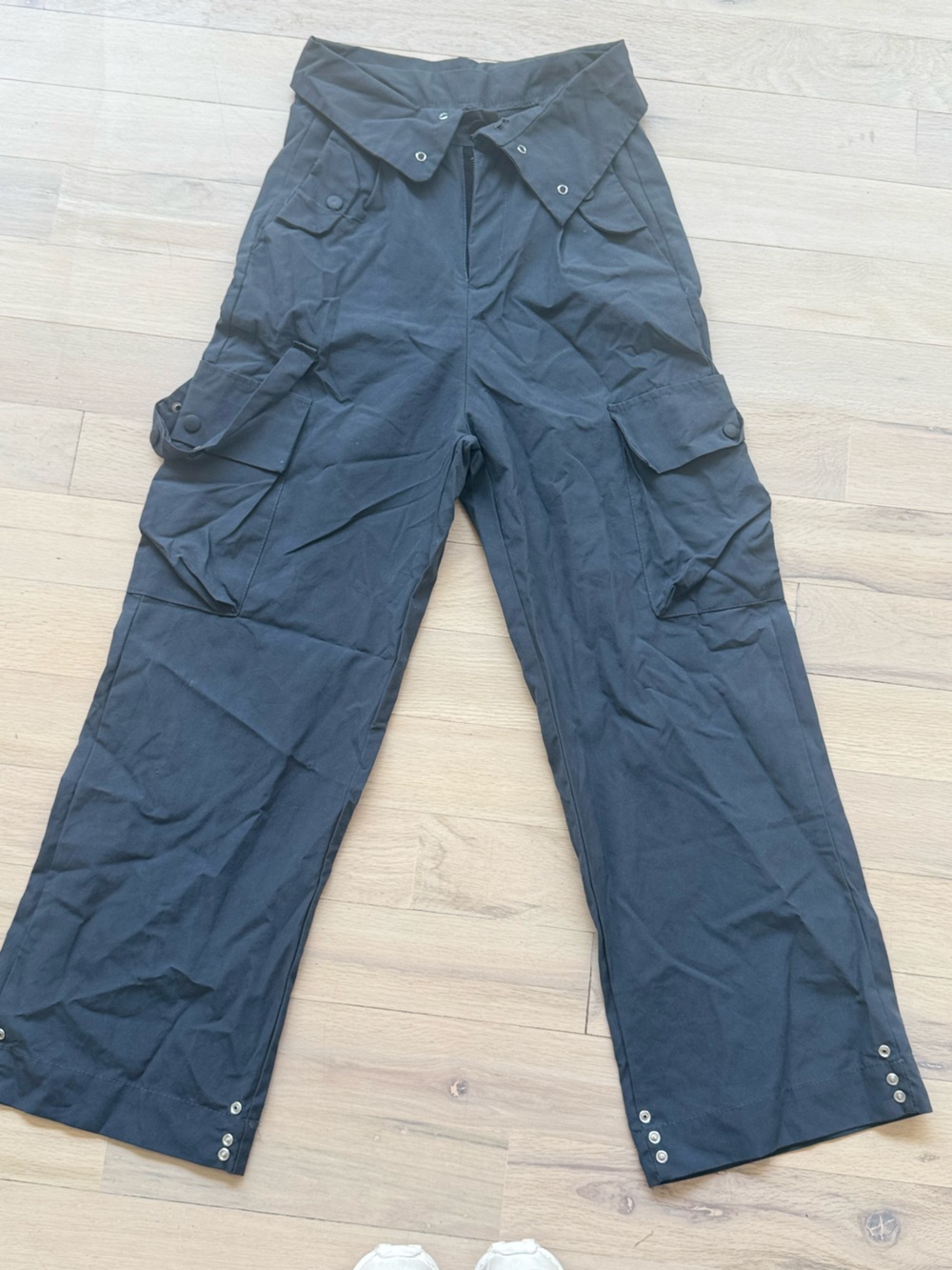 Men's Dark Gray Cargo Pants - Classic Utility Style